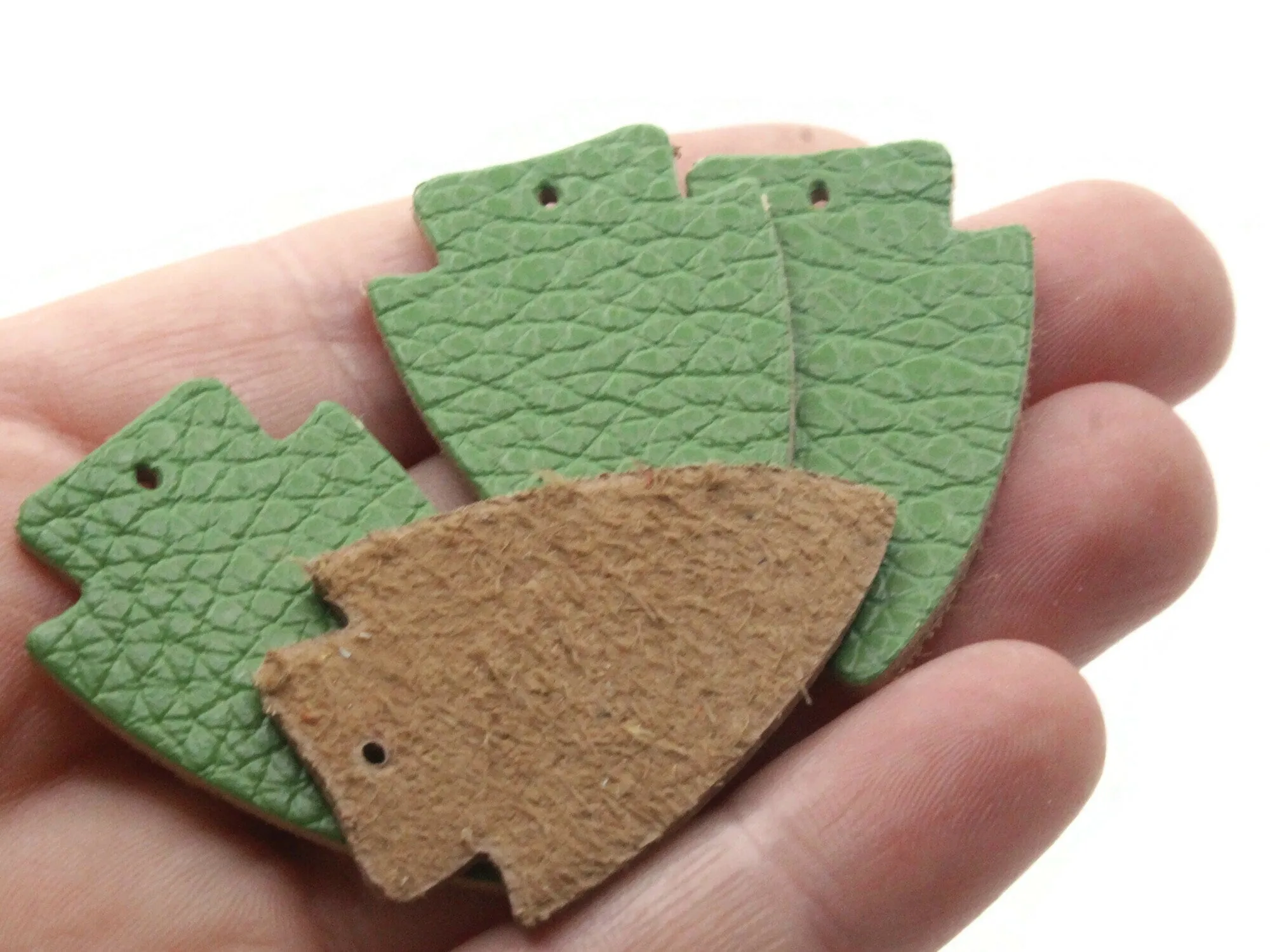 4 37mm Green Leather Arrowhead Pendants