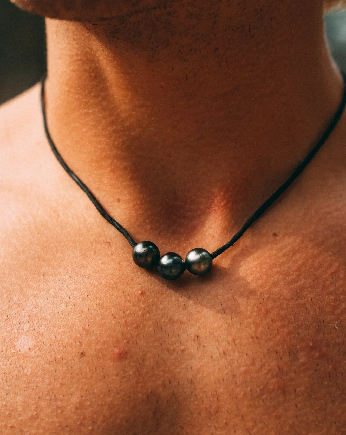 Black Triple Pearl (unisex)