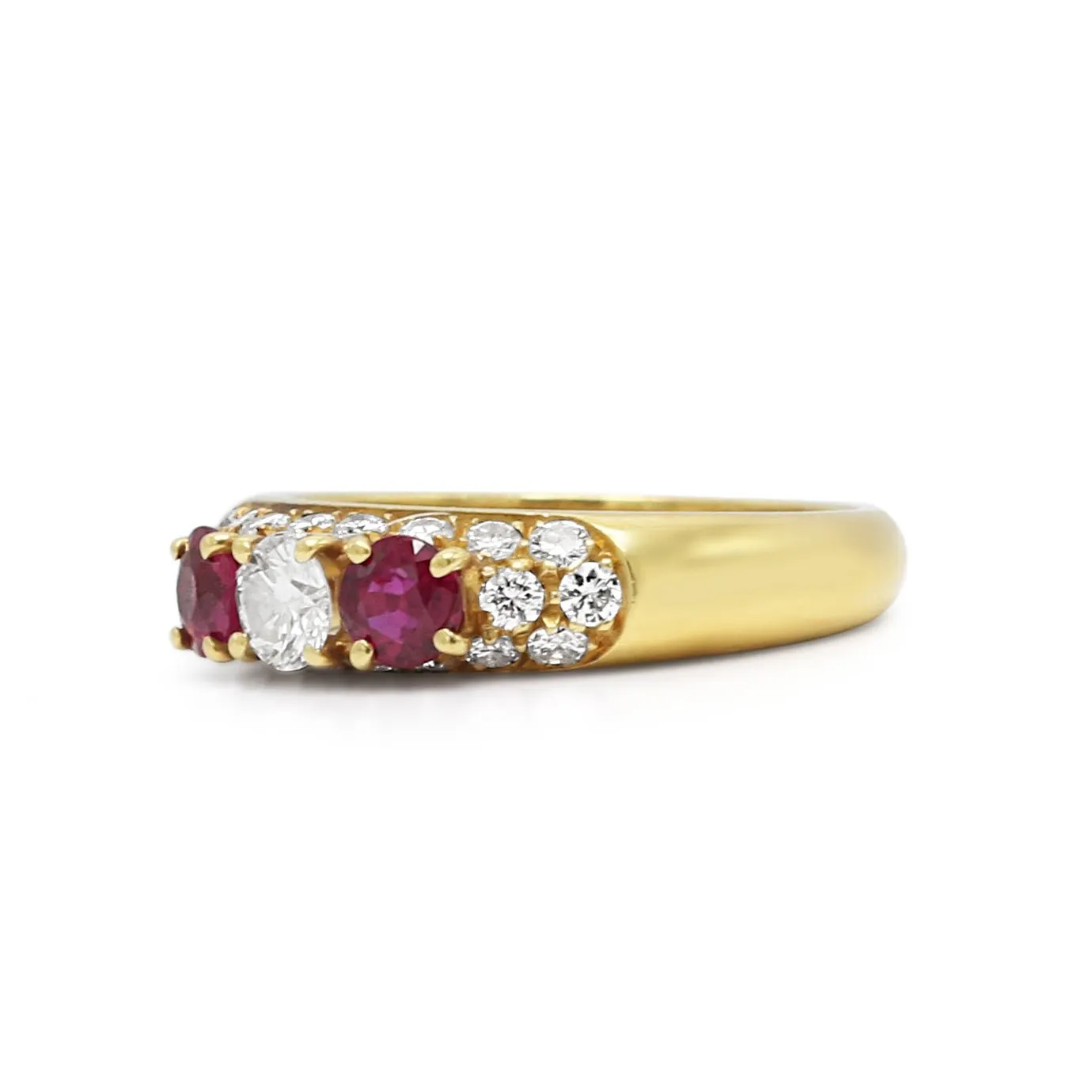 Diamond & Ruby Ring - 18ct Yellow Gold